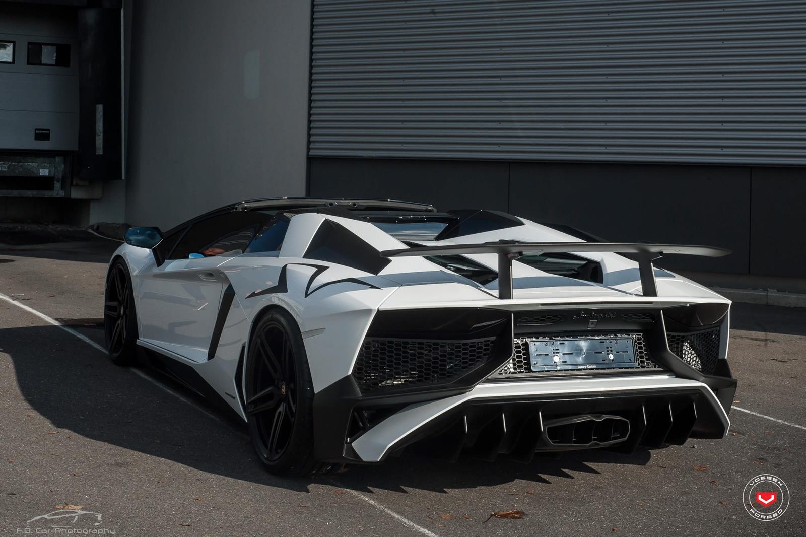 Lamborghini Aventador White And Black Lamborghini lamborghini-aventador-white-and-black-lamborghini